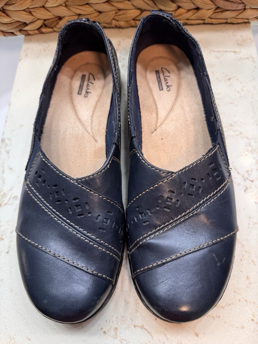 Clarks Collection 10M Navy Blue Leather Comfort Shoes Slip On Cut Out Detail